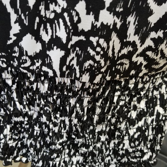 Alfani Floral Pullover Top Round Neckline Short Sleeves Black White Print Small - Picture 10 of 13